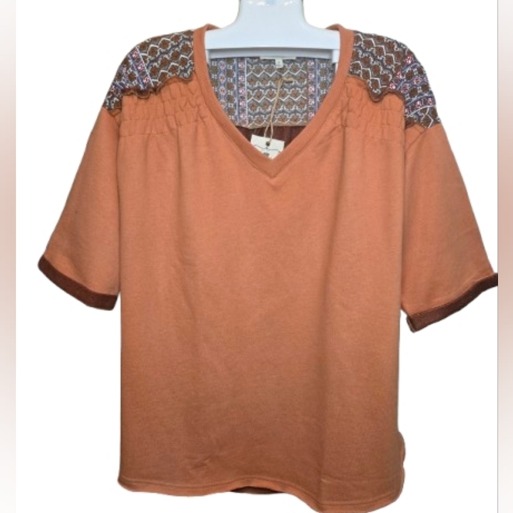 Easel NWT Oversized Terracotta V-Neck Blouse with Patterned‎ Shoulders